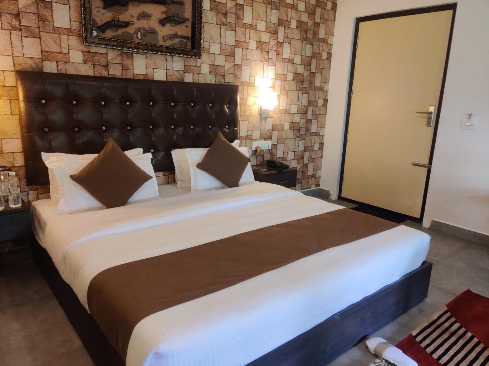 The Mountain Shades Resort 马迪凯里 外观 照片