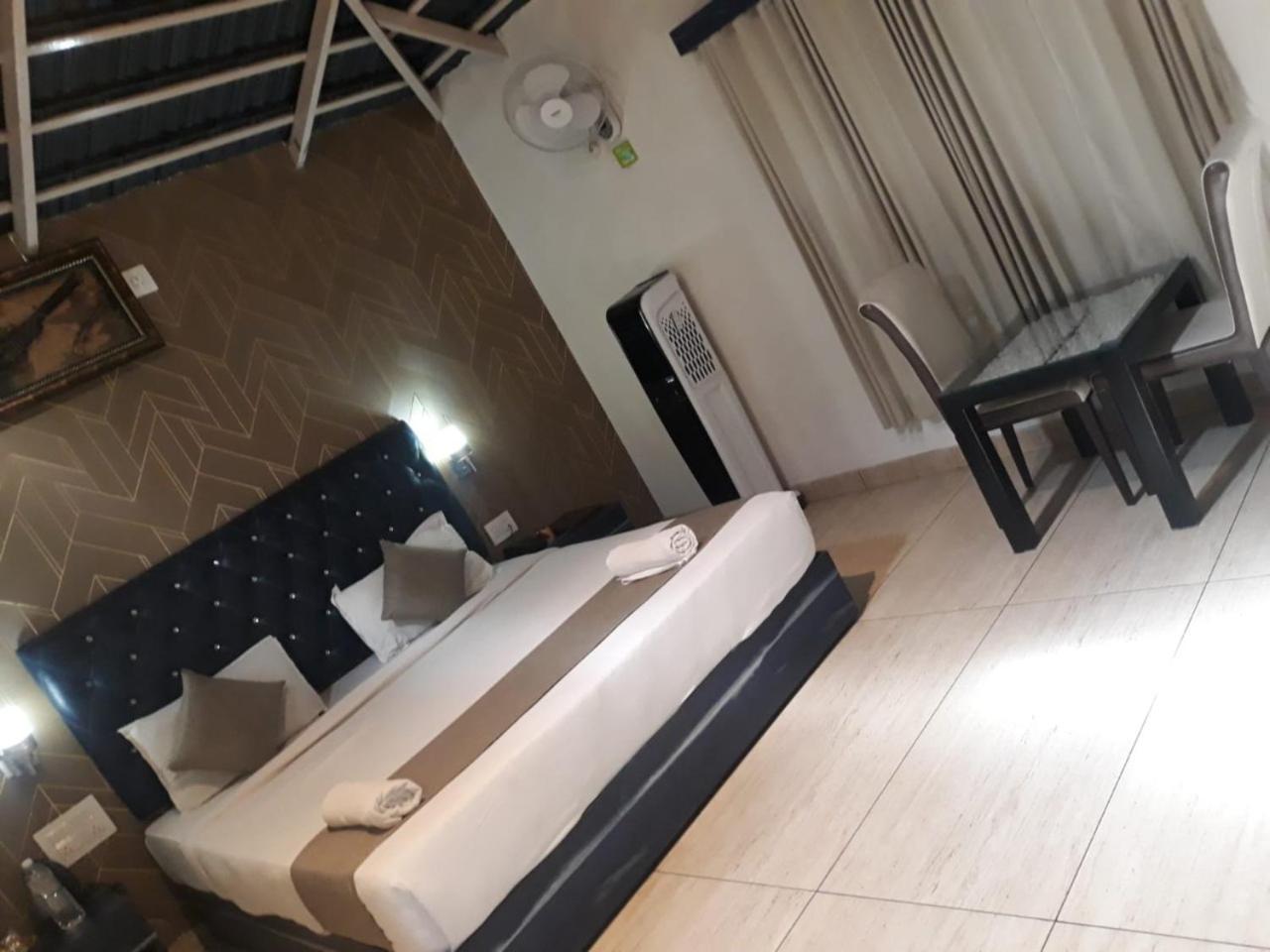 The Mountain Shades Resort 马迪凯里 外观 照片