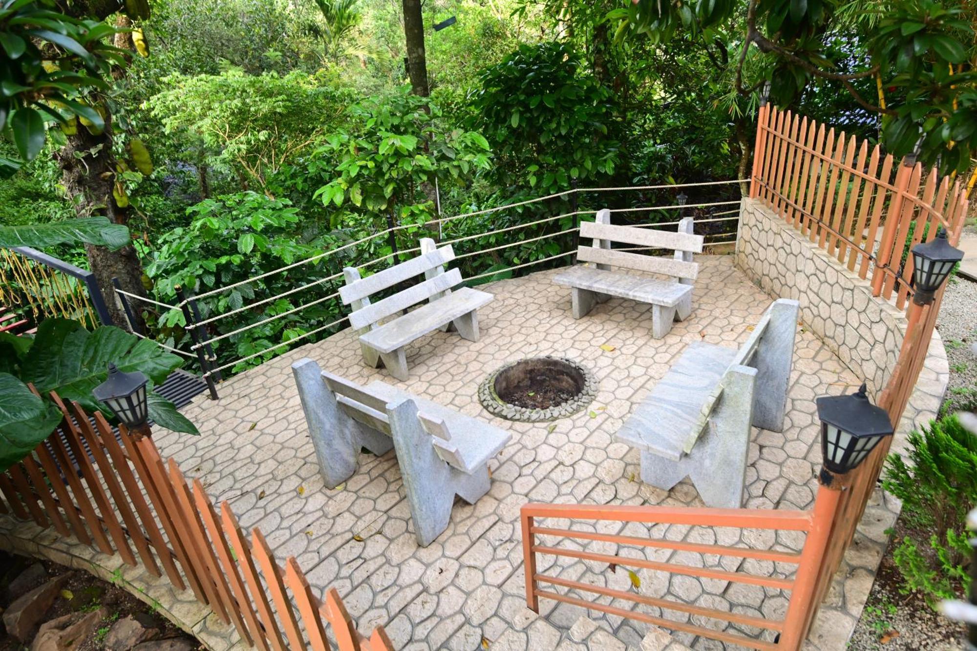 The Mountain Shades Resort 马迪凯里 外观 照片